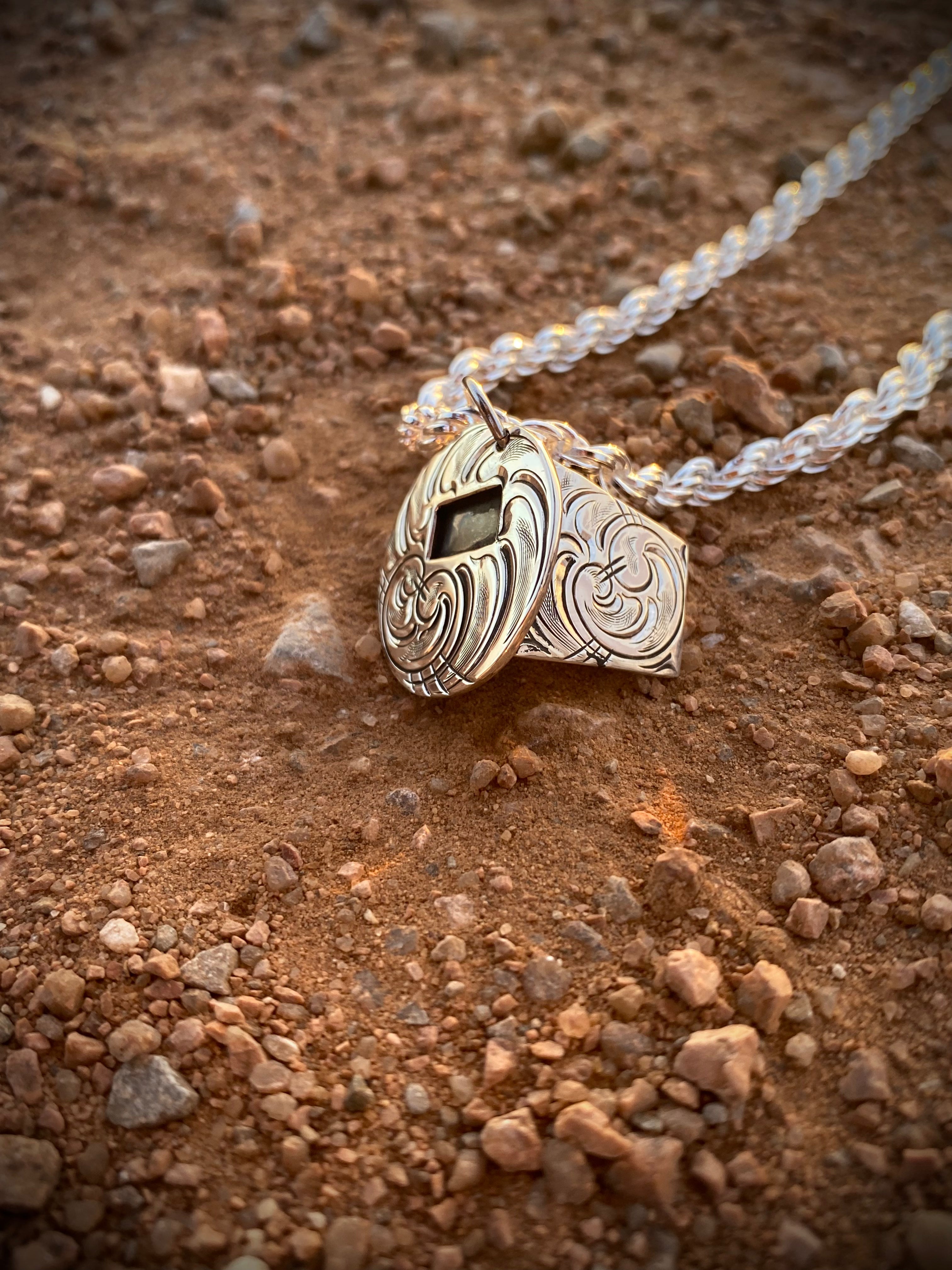 Pancake welding hood best sale pendant